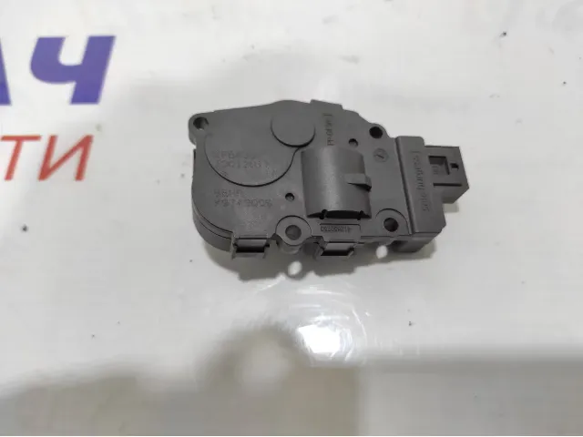 Моторчик заслонки отопителя BMW 7-Series (F02) 64119242058. 1A.