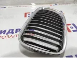Решетка радиатора левая BMW 7-Series (F02) 51117184151. Потертость.