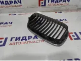 Решетка радиатора левая BMW 7-Series (F02) 51117184151. Потертость.