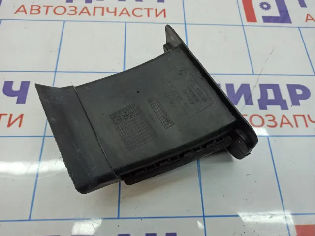 Воздухозаборник (наружный) правый BMW 7-Series (F02) 51757185168. На тормоза.