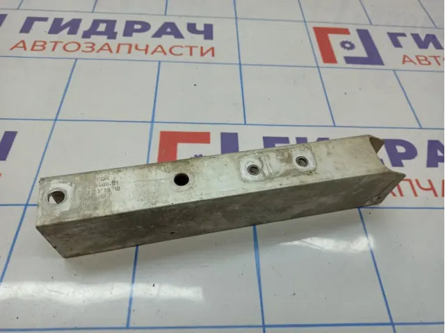 Кронштейн переднего бампера правый BMW 7-Series (F02) 51117273400.