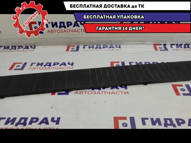 Обшивка двери багажника BMW X5 51498243504. Царапины.