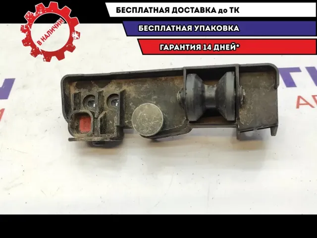Кронштейн правый выдвижного пола BMW X5 51478248574.