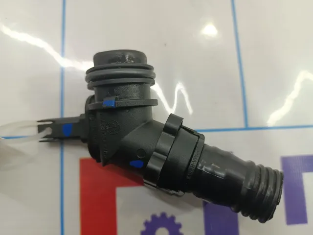 Сапун BMW X6 (E71) 13727560227. Маслоуловитель.