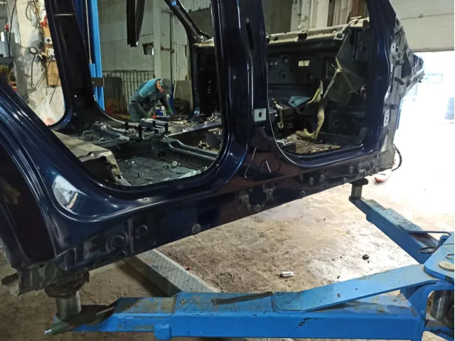Порог со стойкой правый BMW X6 (E71) .