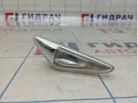 Повторитель на крыло левый белый BMW X6 (E71) 63137171007