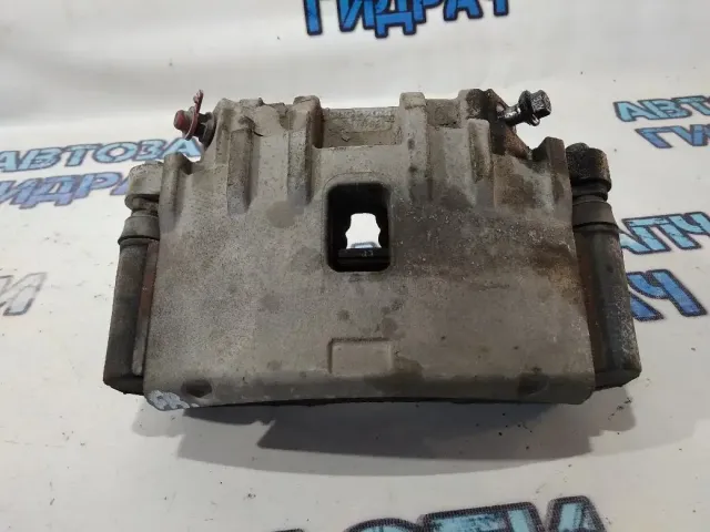 Суппорт тормозной передний правый Cadillac SRX 18047981.