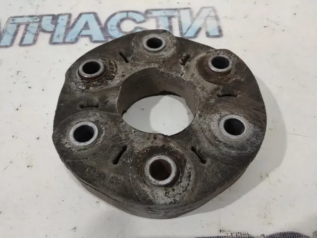 Муфта карданного вала Cadillac SRX.