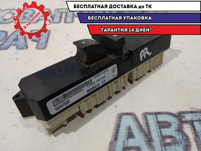 Кнопка стеклоподъемника переднего правого Cadillac SRX 15297032.