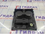 Консоль Cadillac Escalade III 25775309. Сломано крепление.