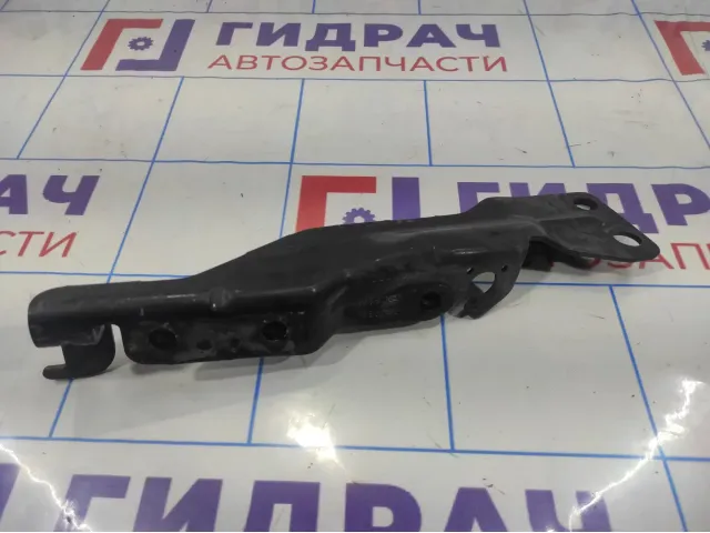 Кронштейн правой петли капота Cadillac Escalade III 15951192.