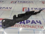 Кронштейн левой петли капота Cadillac Escalade III 15870422.
