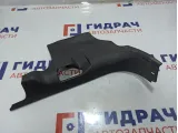 Обшивка стойки передней левой нижняя Cadillac Escalade III 15904432. Дефект.