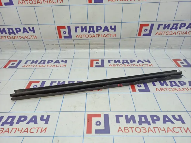 Уплотнитель стекла двери передней левой внутренний Cadillac Escalade III 22832142.