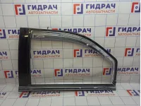 Накладка стекла двери передней правой наружная Cadillac Escalade III 20772074. Дефект.