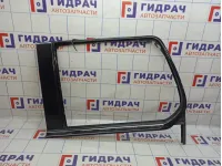 Накладка стекла двери задней левой наружная Cadillac Escalade III 20772078. Дефект.