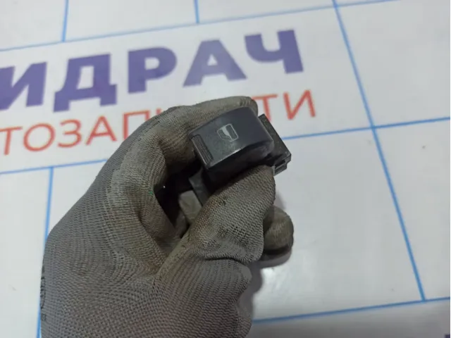 Кнопка стеклоподъемника Chery Tiggo T11 B113746170.