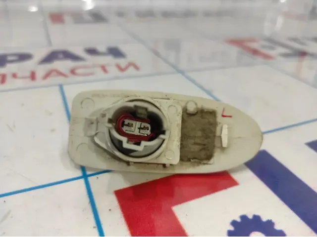 Повторитель на крыло белый Chery indiS A213731010.