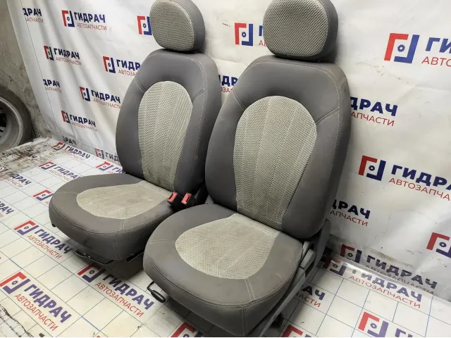 Сиденья комплект Chery indiS . Передние с обогревом.
