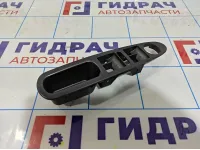 Накладка блока управления стеклоподъемниками Chery indiS S18C3746031.