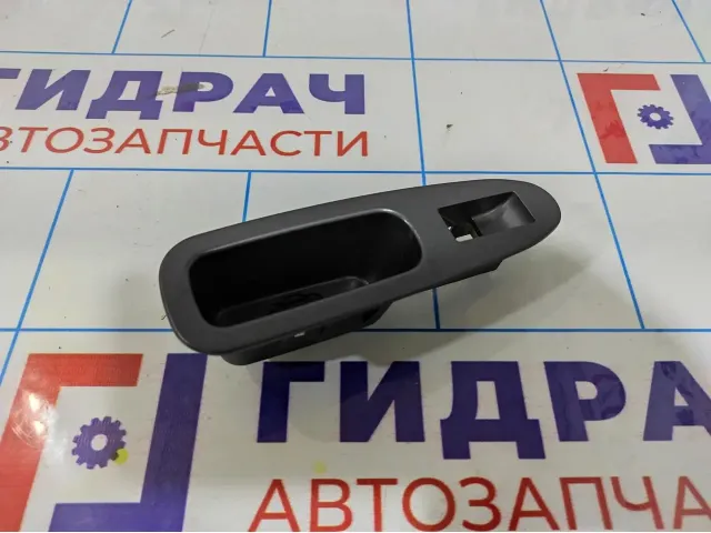 Накладка стеклоподъемника Chery indiS S18C3746070. Задняя левая.