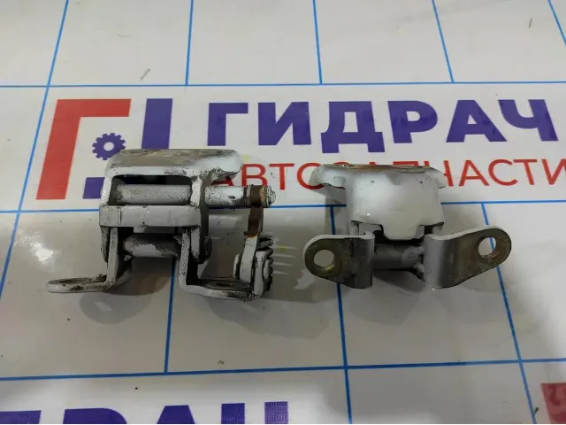 Петли двери задней правой Chery indiS S186206020DY.
