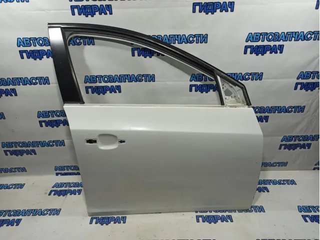Дверь передняя правая Chevrolet Cruze 95987758. Дефект.