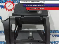 Корпус бардачка Chevrolet Cruze 96985561. Сломано крепление плафона.