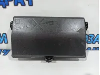 Крышка блока предохранителей Chevrolet Cruze 13222784. Дефект.