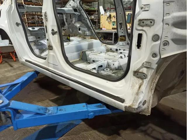 Порог со стойкой правый Chevrolet Cruze.