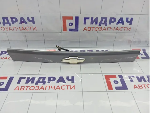 Накладка двери (крышки) багажника Chevrolet Aveo 96404370