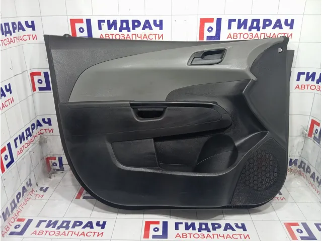 Обшивка двери передней левой Chevrolet Aveo 95146768