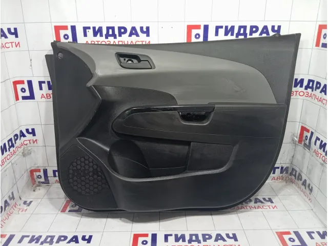 Обшивка двери передней правой Chevrolet Aveo 94540815