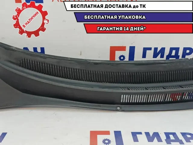 Решетка стеклоочистителя правая Chevrolet Aveo 96648525. Дефект.