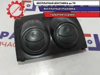 Накладка торпедо центральная Chevrolet Aveo 96457643. Потертости. Царапины. Дефлекторы не фиксируются.