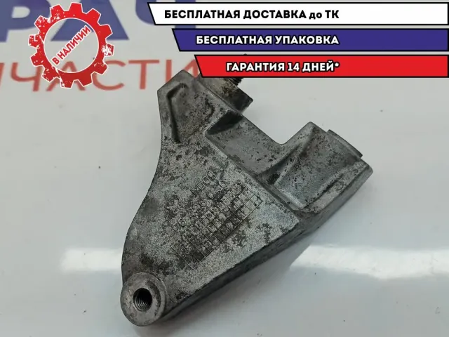 Кронштейн генератора Chevrolet Aveo T250 96426046. Верхний.