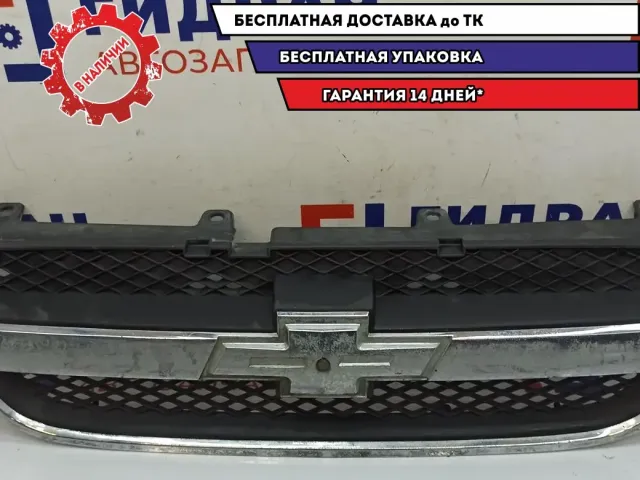 Решетка радиатора Chevrolet Aveo T250 96648529. Без эмблемы.Дефект хрома.