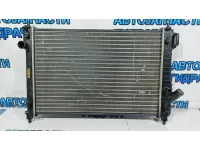 Радиатор охлаждения Chevrolet Aveo T250 95227753. Присутствуют следы подтека.