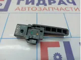 Ручка открывания капота Chevrolet Aveo (T300) 13503692.