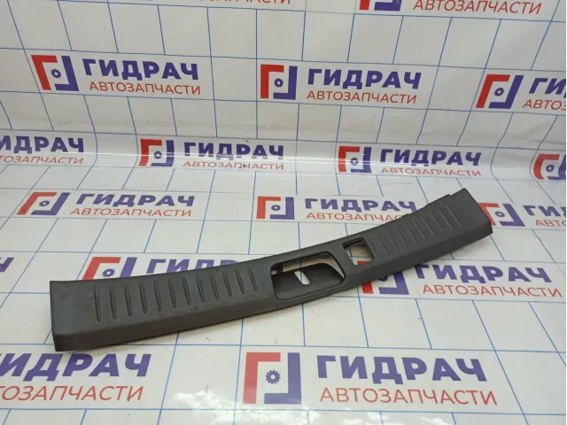 Обшивка багажника на заднюю панель Chevrolet Captiva (C100) 96476417