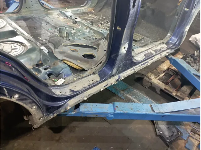 Порог с центральной стойкой правый Chevrolet Captiva (C100)