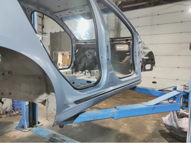 Порог со стойкой правый Chevrolet Cruze 95218140. Дефект ЛКП.Вмятина.