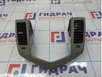 Накладка на торпедо центральная с дефлекторами Chevrolet Cruze 95199536.