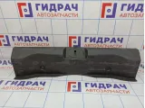 Обшивка багажника на заднюю панель Chevrolet Cruze 96961187. Потертости.