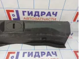 Обшивка багажника на заднюю панель Chevrolet Cruze 96961187. Потертости.