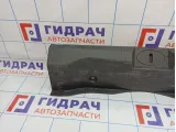 Обшивка багажника на заднюю панель Chevrolet Cruze 96961187. Потертости.