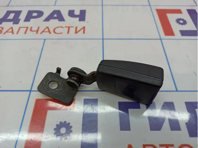 Ответная часть ремня безопасноти Chevrolet Cruze .