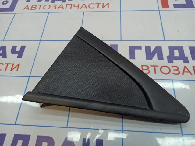 Накладка крыла заднего левого Chevrolet Cruze 95991480. Дефект креплений.