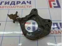Скоба суппорта заднего правого Chevrolet Cruze 13345404.