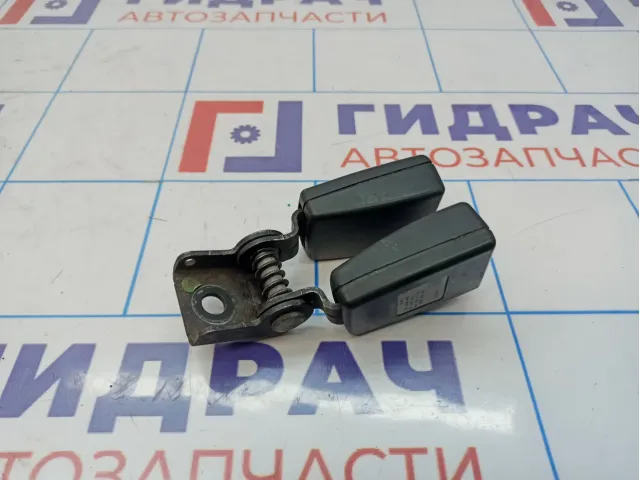 Ответная часть ремня безопасности задняя Chevrolet Cruze (J300) 13283162. Трещина.
